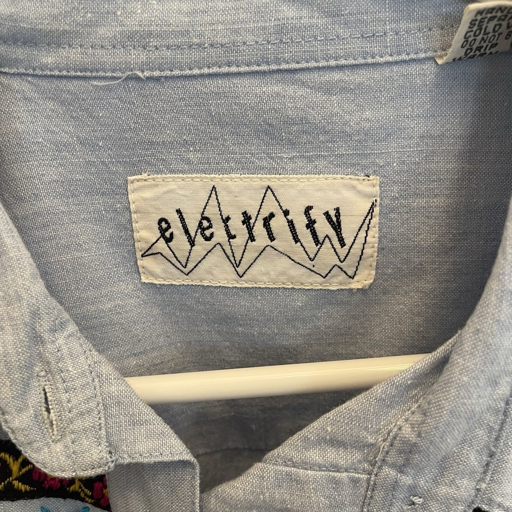 Electrify Chambray Beaded Ribbon Appliqué Cropped Knot Front Top Womens L Boho - Picture 4 of 8